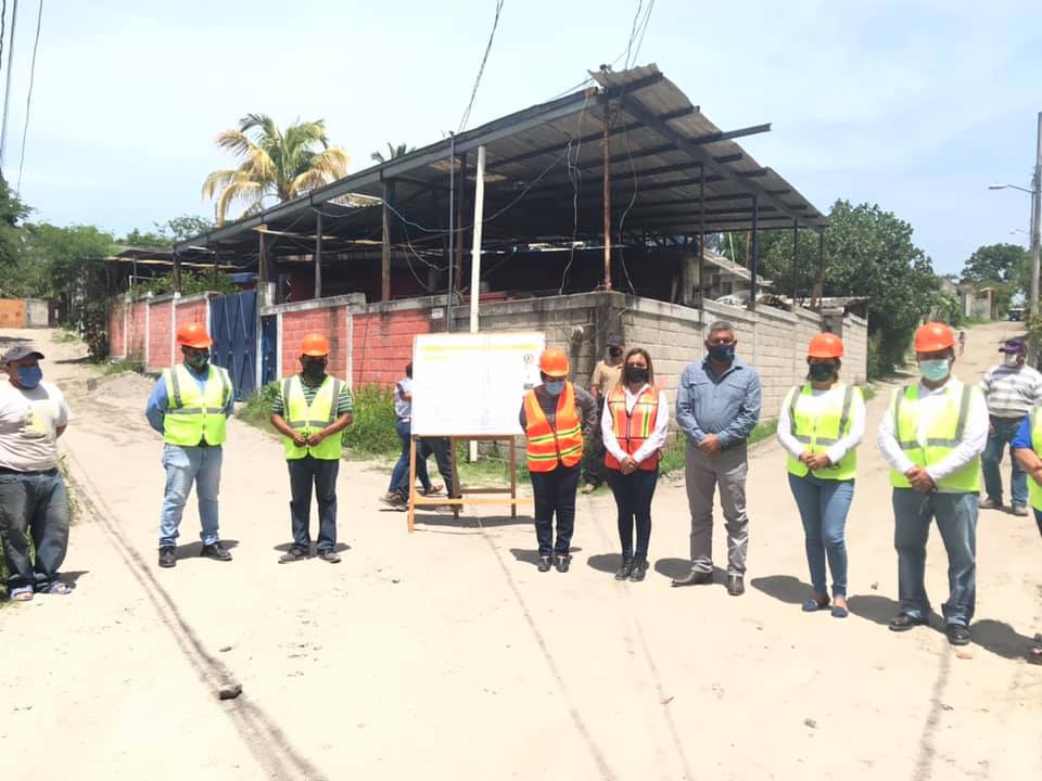 INAUGURACIÓN DE DRENAJE SANITARIO CON TUBERÍA PAD EN AV. LA VIA, CALLE OTILIO MONTAÑO Y CALLE EMIGDIO MARMOLEJO LEÓN EN LA COMUNIDAD DE STA. ROSA TREINTA.