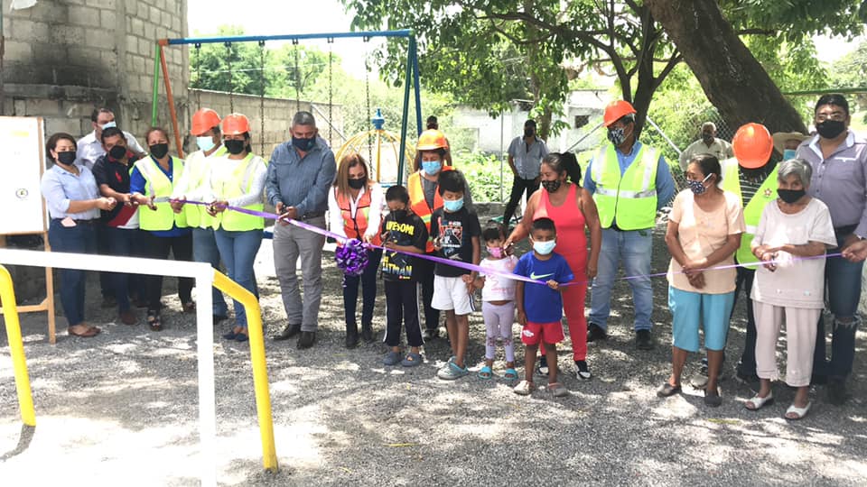 INAUGURA ALFREDO DOMÍNGUEZ  MANDUJANO Y CABILDO, ÁREA RECREATIVA EN EL CAJONCITO  DE LA COMUNIDAD DE SANTA ROSA TREINTA