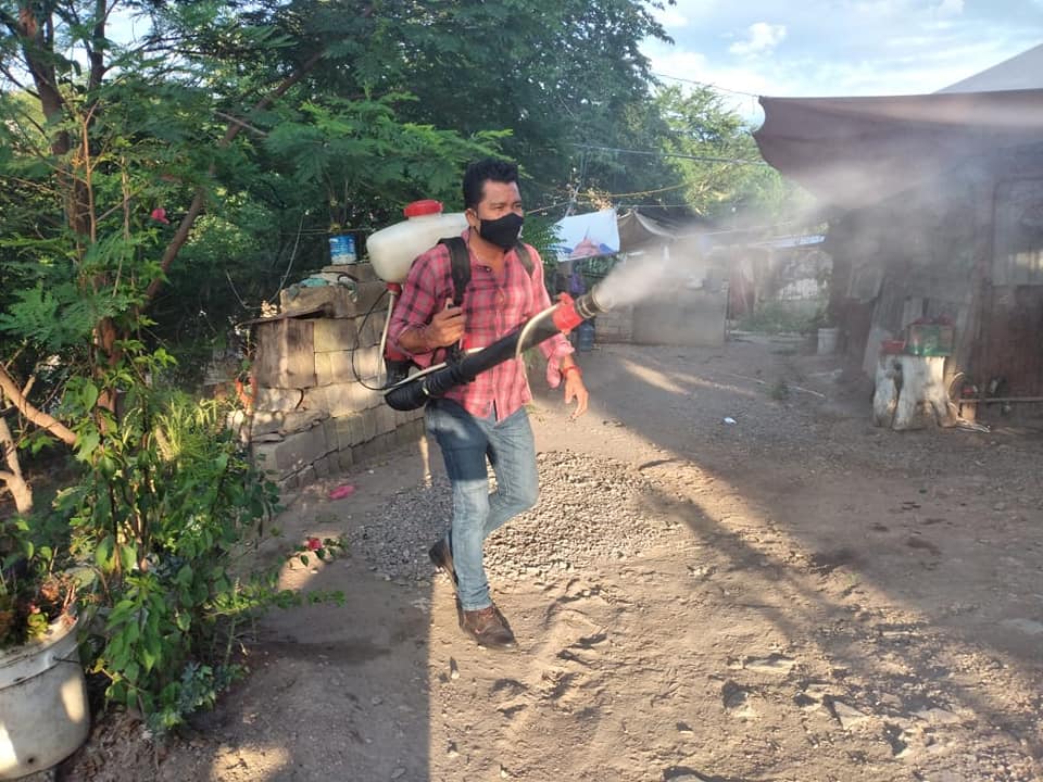 PARA PREVENIR EL DENGUE, AYUNTAMIENTO REALIZA TRABAJOS DE FUMIGACIÓN.