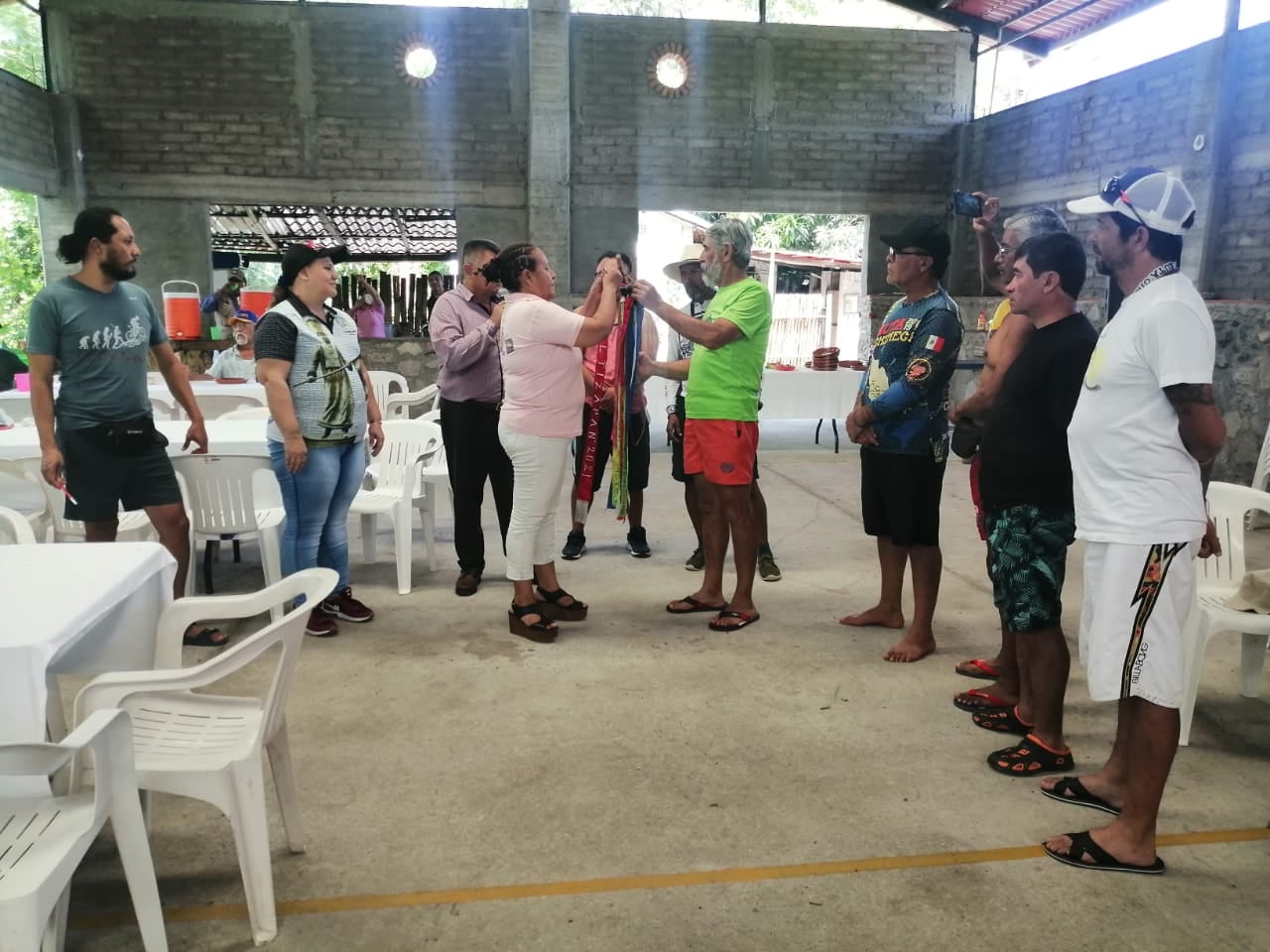 RUTA CICLISTA CHICHIMECA ENTREGA BASTÓN DE MANDO A AUTORIDADES MUNICIPALES DE TLALTIZAPÁN.