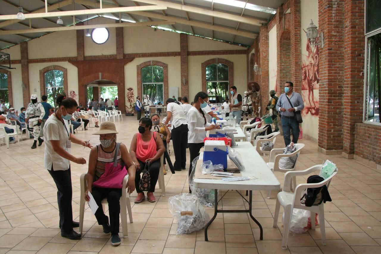 CONCLUYE PRIMER DIA DE VACUNACIÓN CONTRA COVID-19 EN TLALTIZAPÁN.