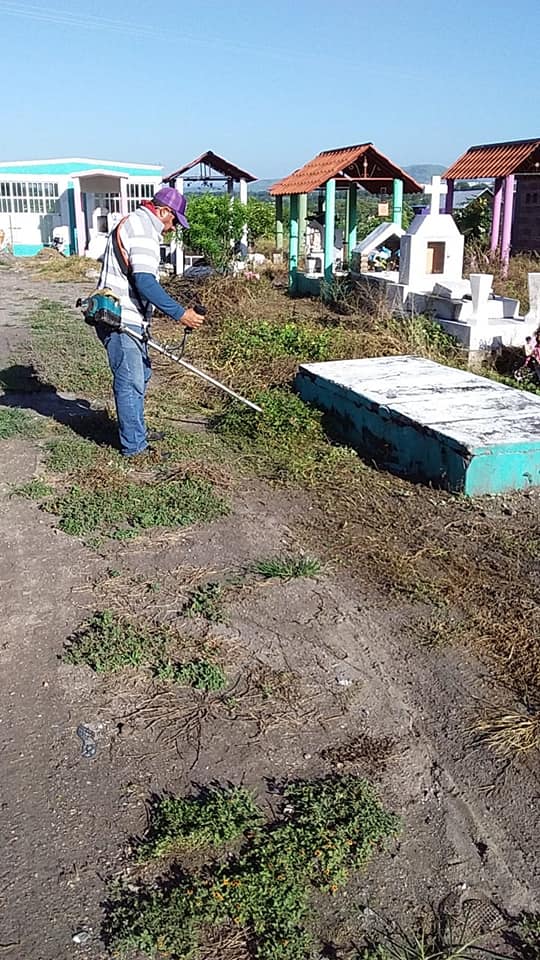 AYUNTAMIENTO REALIZA LABORES DE LIMPIEZA DEL PANTEÓN MUNICIPAL.